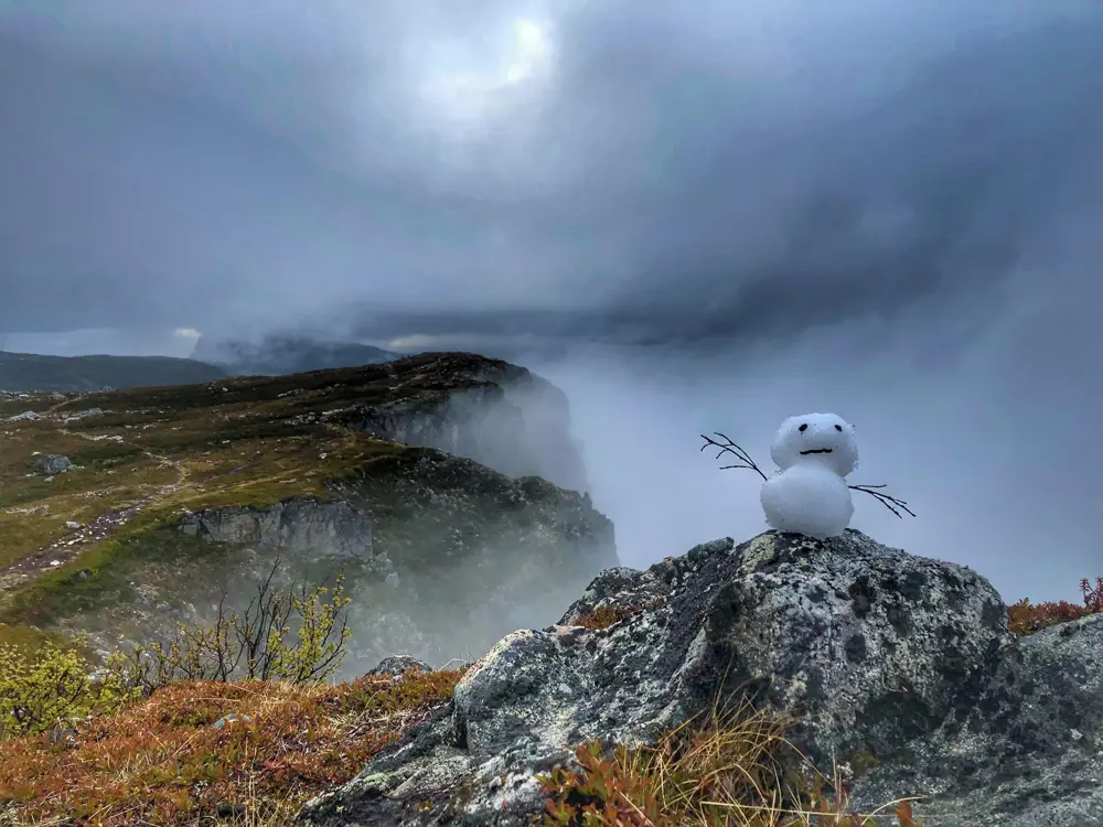 Sen sommer i nord
Forhåpentligvis sesongens siste snømann på Litjehornet  ved Harstad.