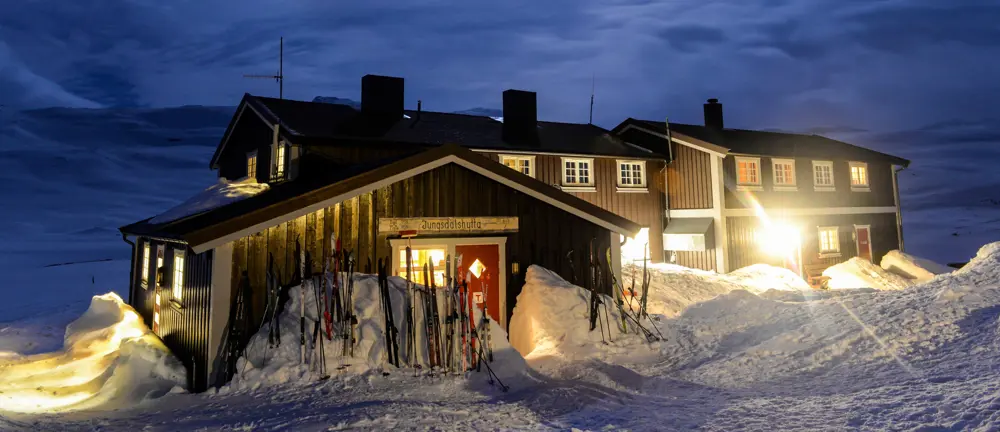 Bilder fra DNTs påskekontor på Iungsdalshytta, påsken 2014.