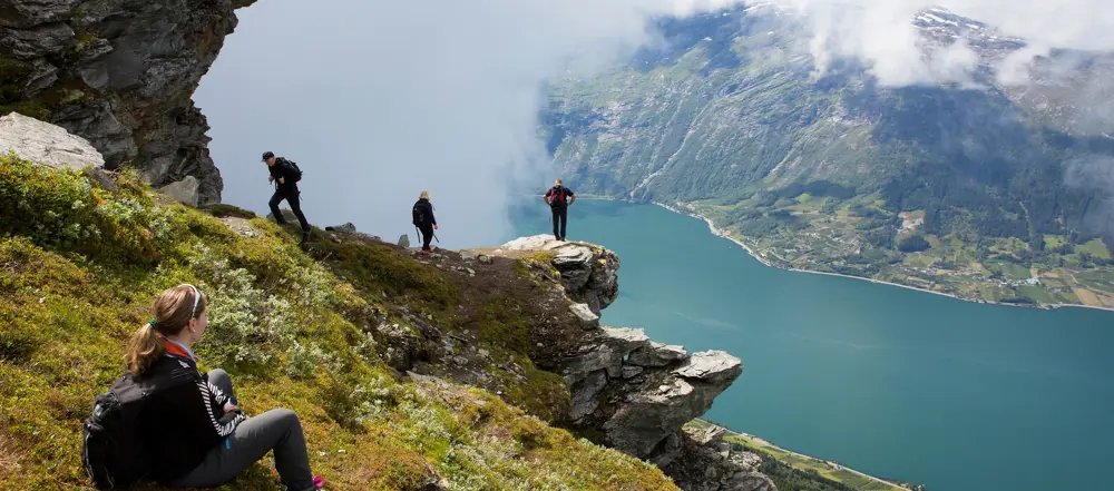 Dronningstien mellom Kinsarvik og Lofthus.