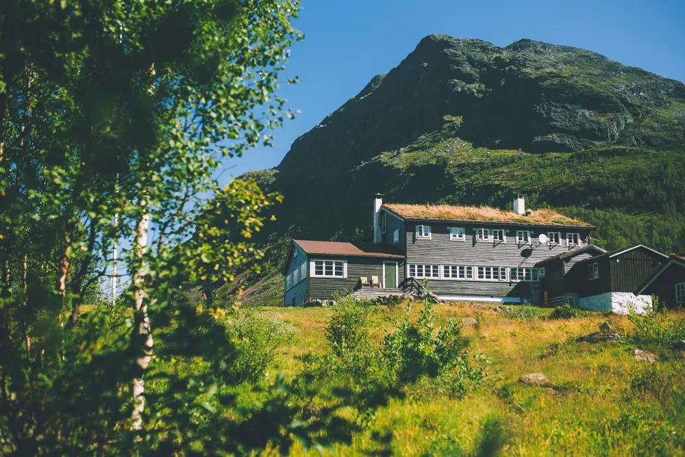 Andre uken av minutt for minutt gikk fem dager gjennom Jotunheimen. Bildet er fra turen fra Skogadalsbøen og ned mot Fleskedalen.