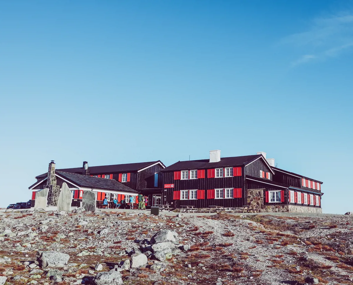 Bilder fra Erna Solbergs besøk på Snøheim september 2020. Statsministeren fikk innspill fra reiselivet i regionen om hvordan koronaen har påvirket turistnæringen i Nord-Gudbrandsdalen.