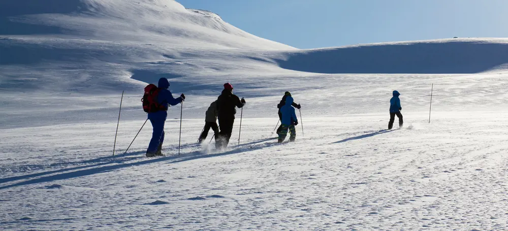 På skitur med barn fra Fondsbu mot Utsikten i -15 grader og sterk vind.