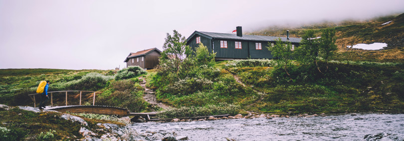 Den første gangen Tove Kristin gikk Norge på tvers var det så dårlig vær at fjellene lå gjemt i lavt skydekke.