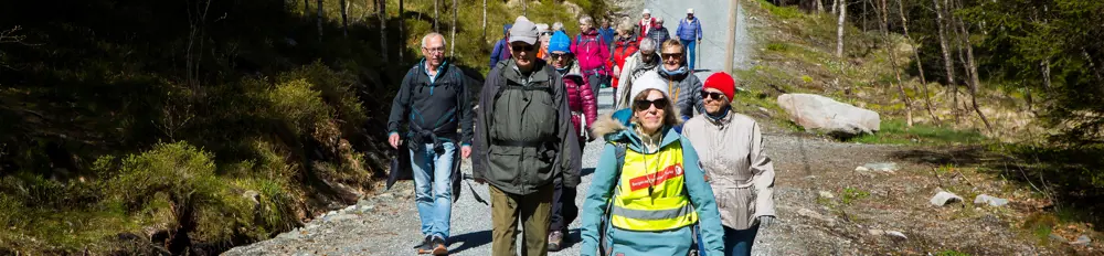 Aktiv til 100 på tur til Åsebu på Fløyen. Første tur siden tilbudet ble stengt i midten av mars 2020 pga korona.