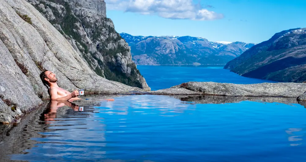 Lysefjorden. Bading. Kaffe. Kaffebål. Utsikt. Fantapytten. Kjartan Aakre på bildet.