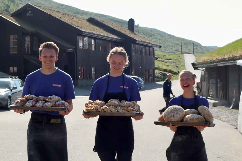 De flinke bakerne på Haukelister. Bakeri Nansen starter med utsalg i Nansensalen fra 1. juli 2023.