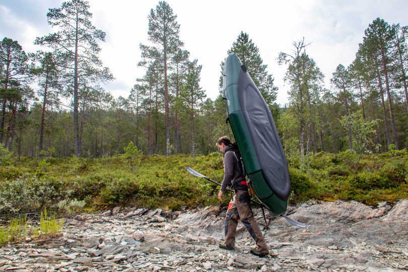 Packrafttur i Stor-Drakstsjøen i Trøndelag. Sommer 2021.