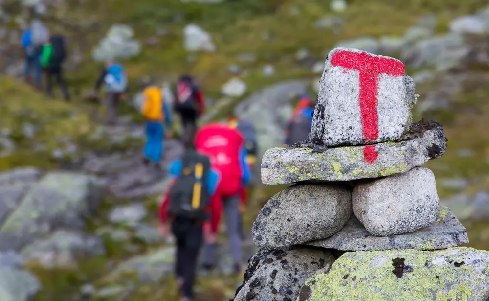 Dag Terje Klarp Solvang leder fellestur fra Hallingskeid til Osa, Historisk Vandrerute på vestlandet, august 2019.