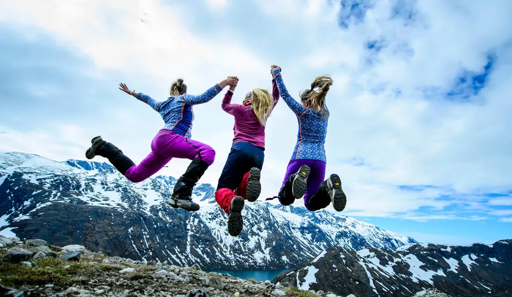 Sommeråpning i Jotunheimen 2015. Multisport, tur over Besseggen og innebilder fra Gjendesheim. 