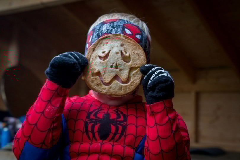 Utendørs Halloween i gapahuk på Breivoll gård.
