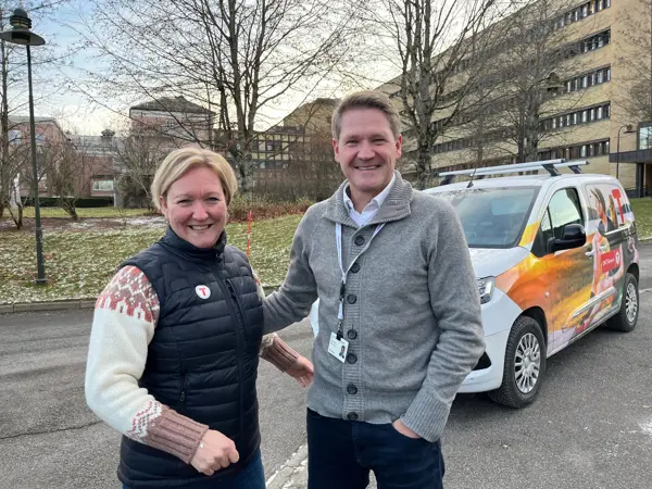 Daglig leder Mariann Eriksen i DNT Telemark og HR-rådgiver Knut Vegard Thorkildsen i Sykehuset Telemark.