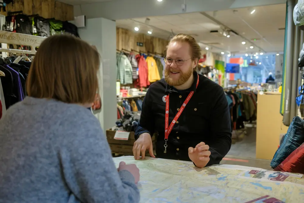 Generiske bilder fra Tursenteret i Storgata 3, DNT Oslo og Omegn.