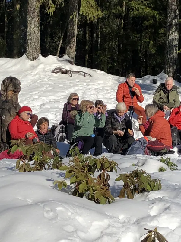 mennesker ute i naturen