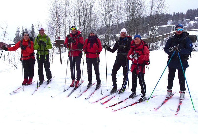 Deltakere på skitur mellom Søre Ål og Moelv.