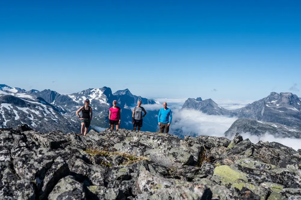 Fire personer på fjell.