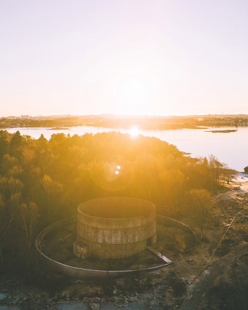 Rasteplass i gammel tank på Langøy. Gapahuk. Øyhopping i Stavanger: Lindøy, Kalvøy og Langøy.