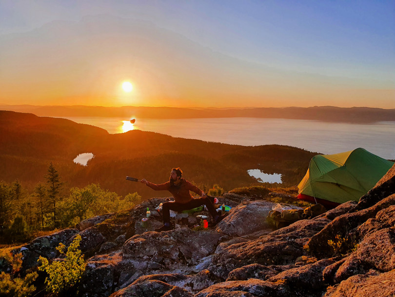 Høytsvevende pannekake i solnedgang i Bymarka.