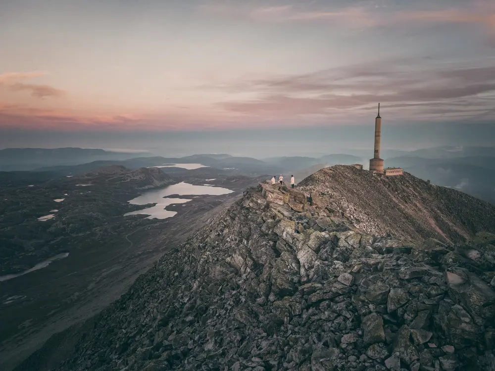 Fjell med en mast