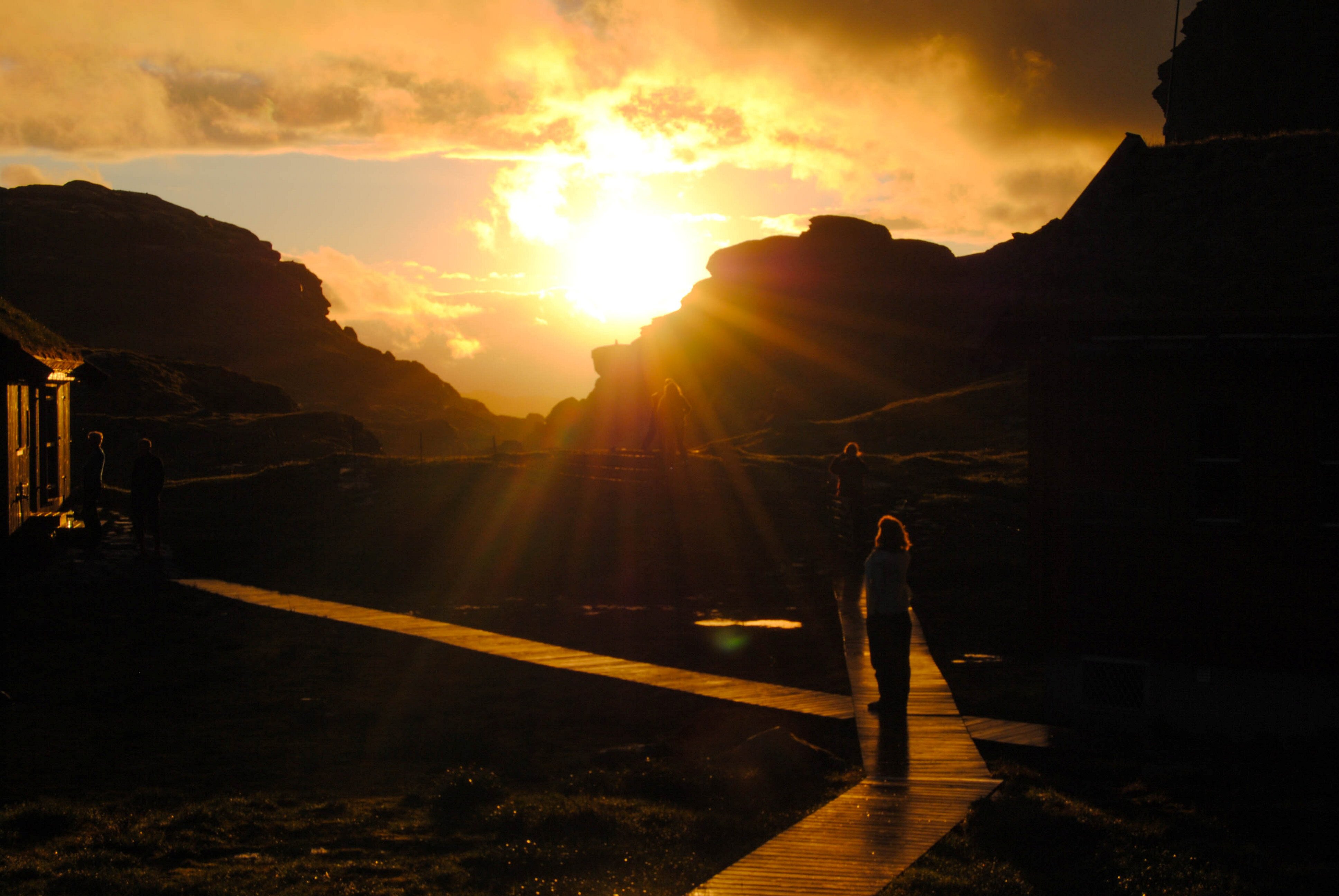 Solnedgang p&aring; tunet p&aring; Stranddalen.