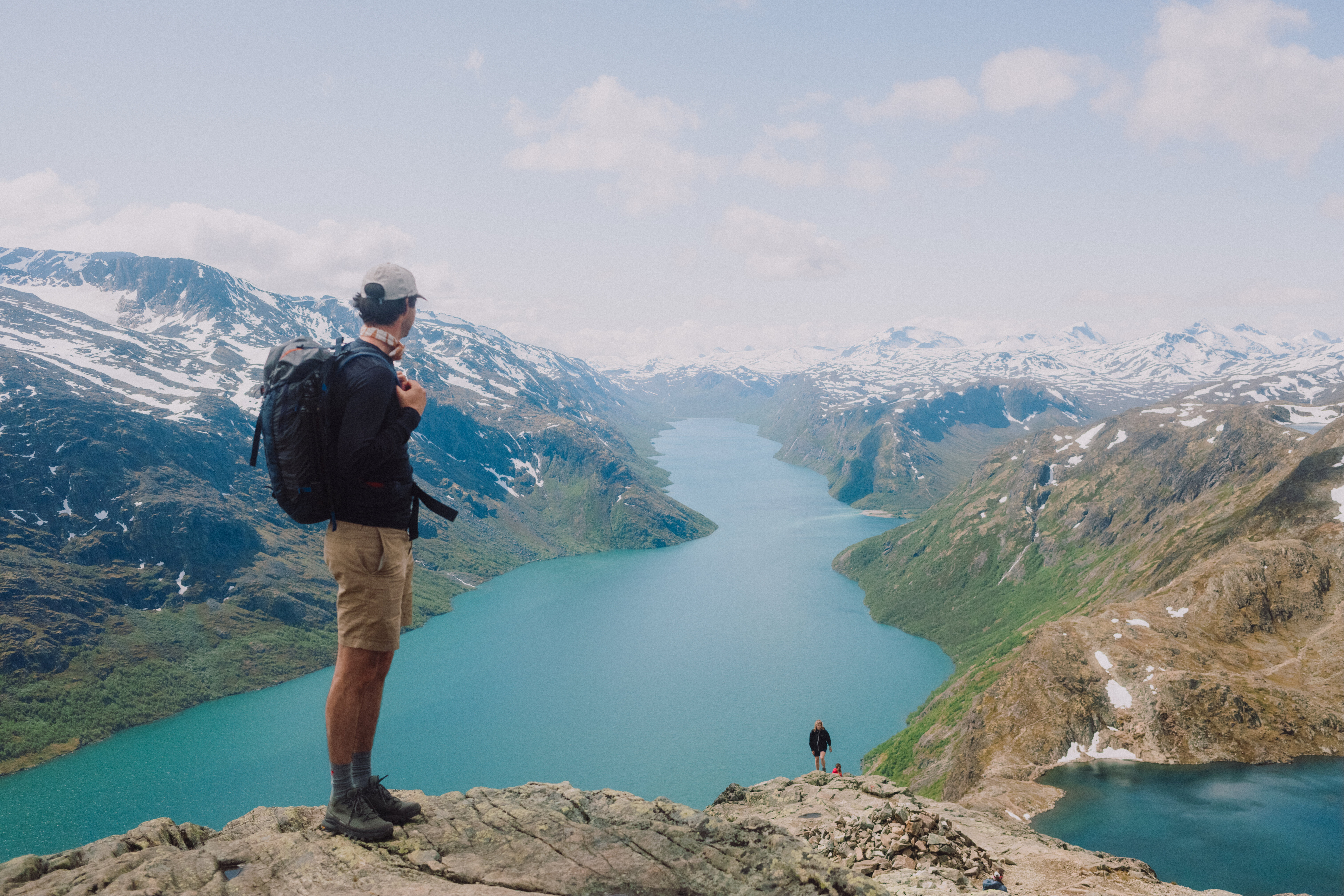 person på toppen av et fjell