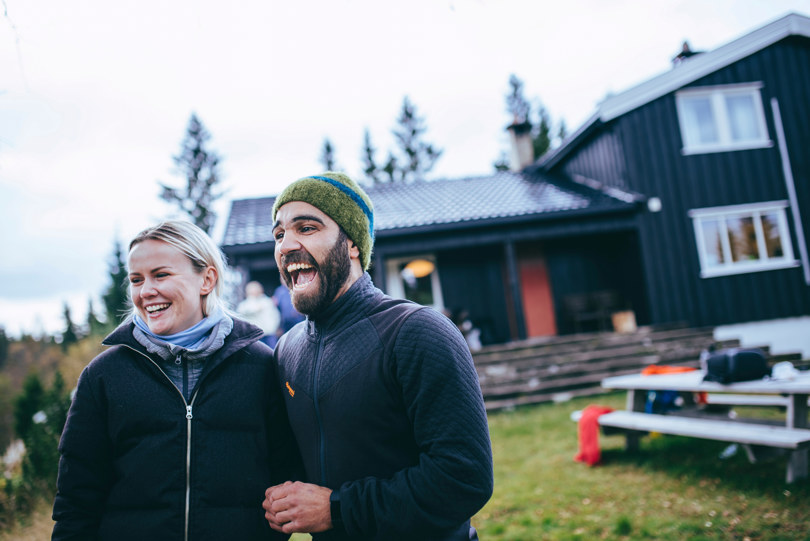 mange glade mennesker på hyttetur med DNT