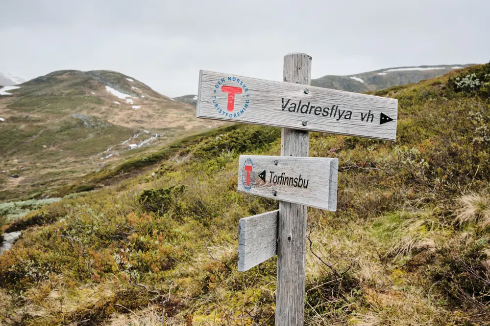 Skiltstolpe i Jotunheimen