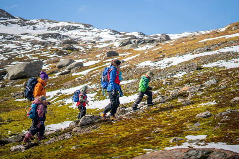 familier på tur i fjell