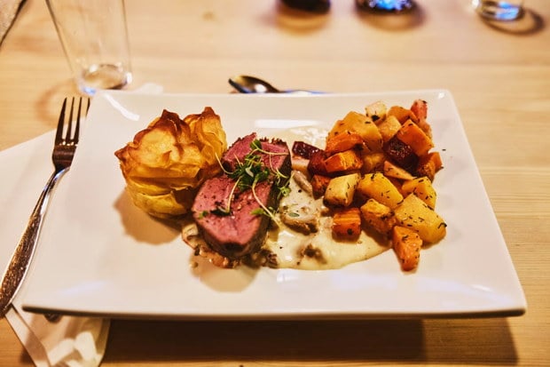 Lekker kj&oslash;ttrett dandert med potetmos og gr&oslash;nnsaker.