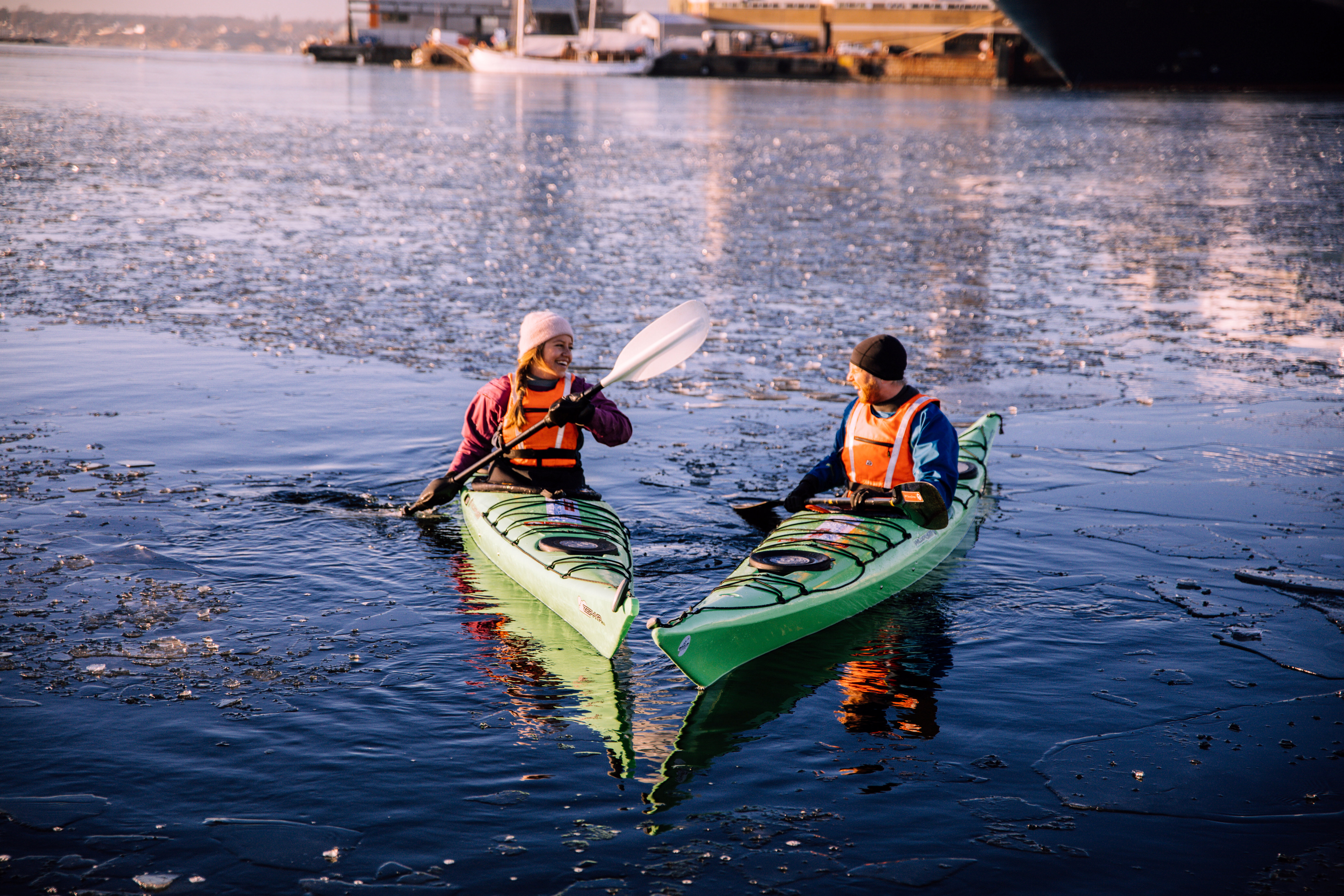 personer som padler p&aring; oslofjorden