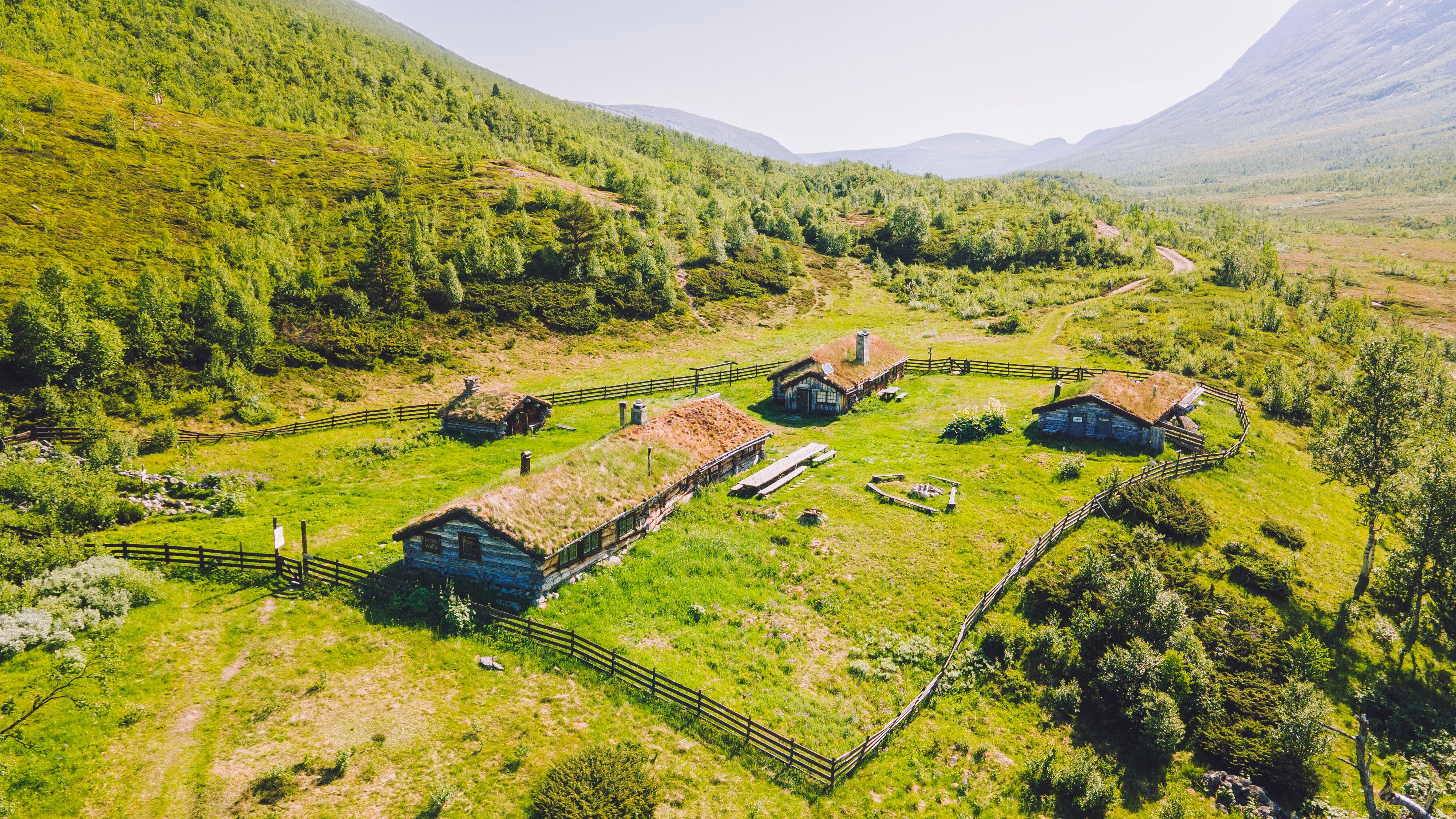 Gammel seter i vakker natur