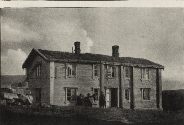 Hovedbygningen p&aring; Svukuriset, fotografert i 1925 eller tidligere.